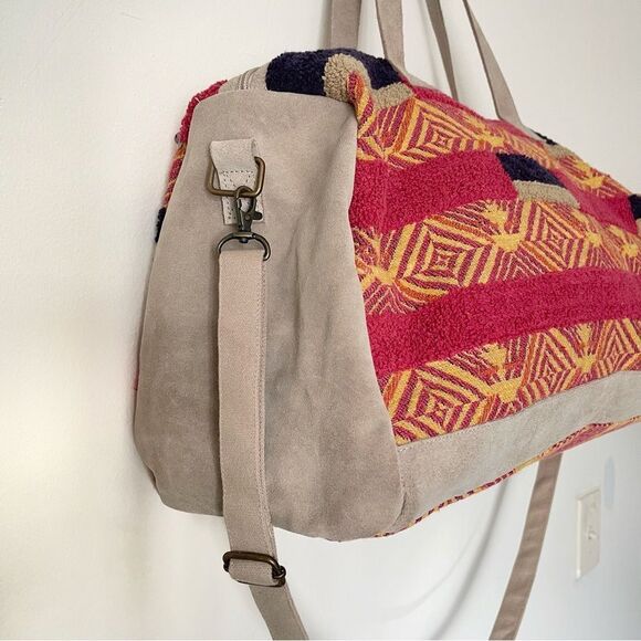 Free People The Weekender Suede shoulder bag NWOT - Picture 2 of 10